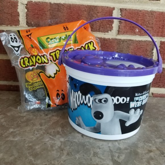 Bundle: Halloween BK Bucket Pail and Crayon Treats with Pumpkin Stickers - Picture 14 of 14